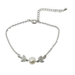 Carly-Pearl Bridal Bracelet