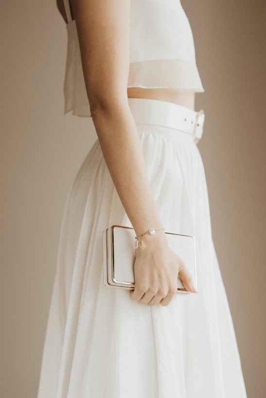 With charming simplicity this bridal clutch suits the modern and refined bridal look that is so on trend at the moment. For a bride, one of the signature moments of the wedding day is when she puts on her accessories, it’s like the pause before the big event. Hold all your essentials in this minimal clutch that perfectly complements your dress and accessories without stealing the show. This clutch comes with a removable chain shoulder strap.