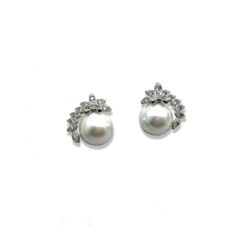 Reagan- Pearl and diamond stud earrings