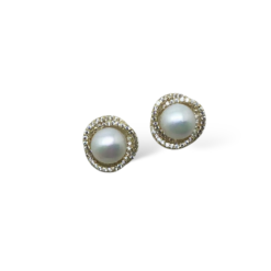 Chanel – Gold pearl earrings