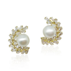 Rowan- Gold earrings with pearl