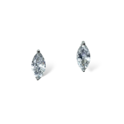 Belina – Tiny diamond stud earrings