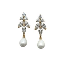 Annie – Gold Pearl Dangle Earrings