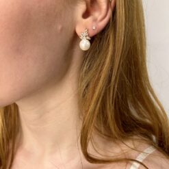 Elide – Gold earrings with pearl