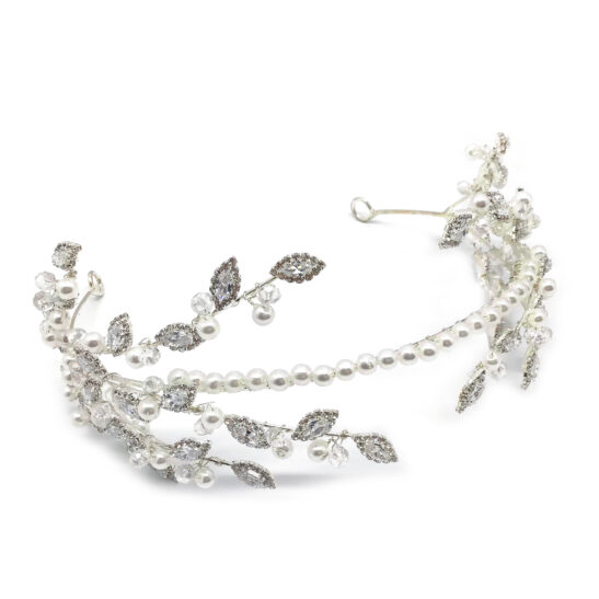 detail of bridal headband with silver ans crystal detail