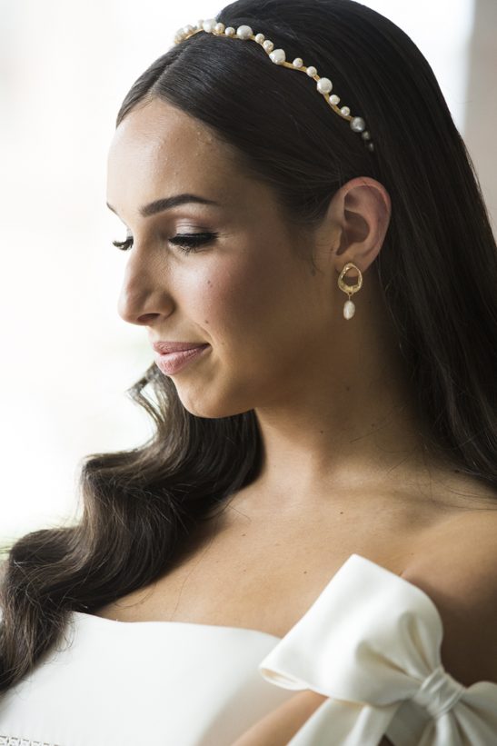 If you love the minimal and modern vibe you will appreciate this gold and fresh water pearl headband that is perfect for bridal wear or any special occasion. You could wear it to a party, to a dinner or to the races and it will look unique and priceless.