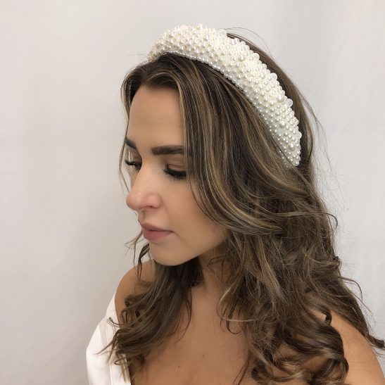 We adore this modern take on the classic pearl headband. Popular with both brides and race goers, it looks amazing set amongst soft loose waves, or wear it with hair up for a timeless look.