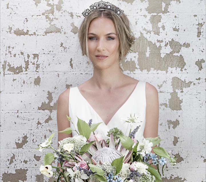 Read more about the article TOP SIX BRIDAL HAIRSTYLES AND HEADPIECES