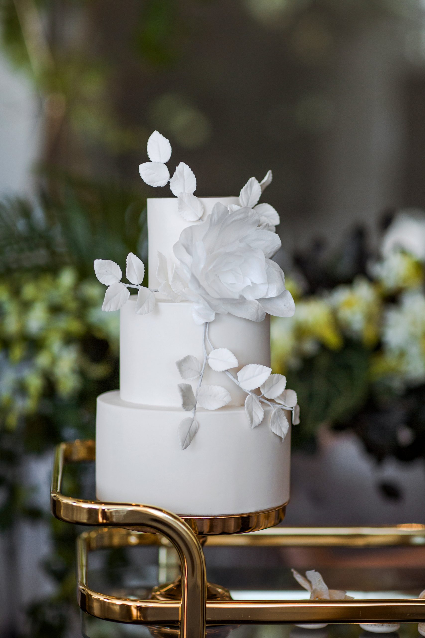white minimal wedding cake with leafs and floral