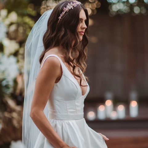 Queensland bride wearing long veil (Small)