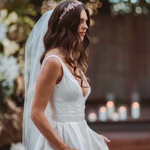 Queensland bride wearing long veil